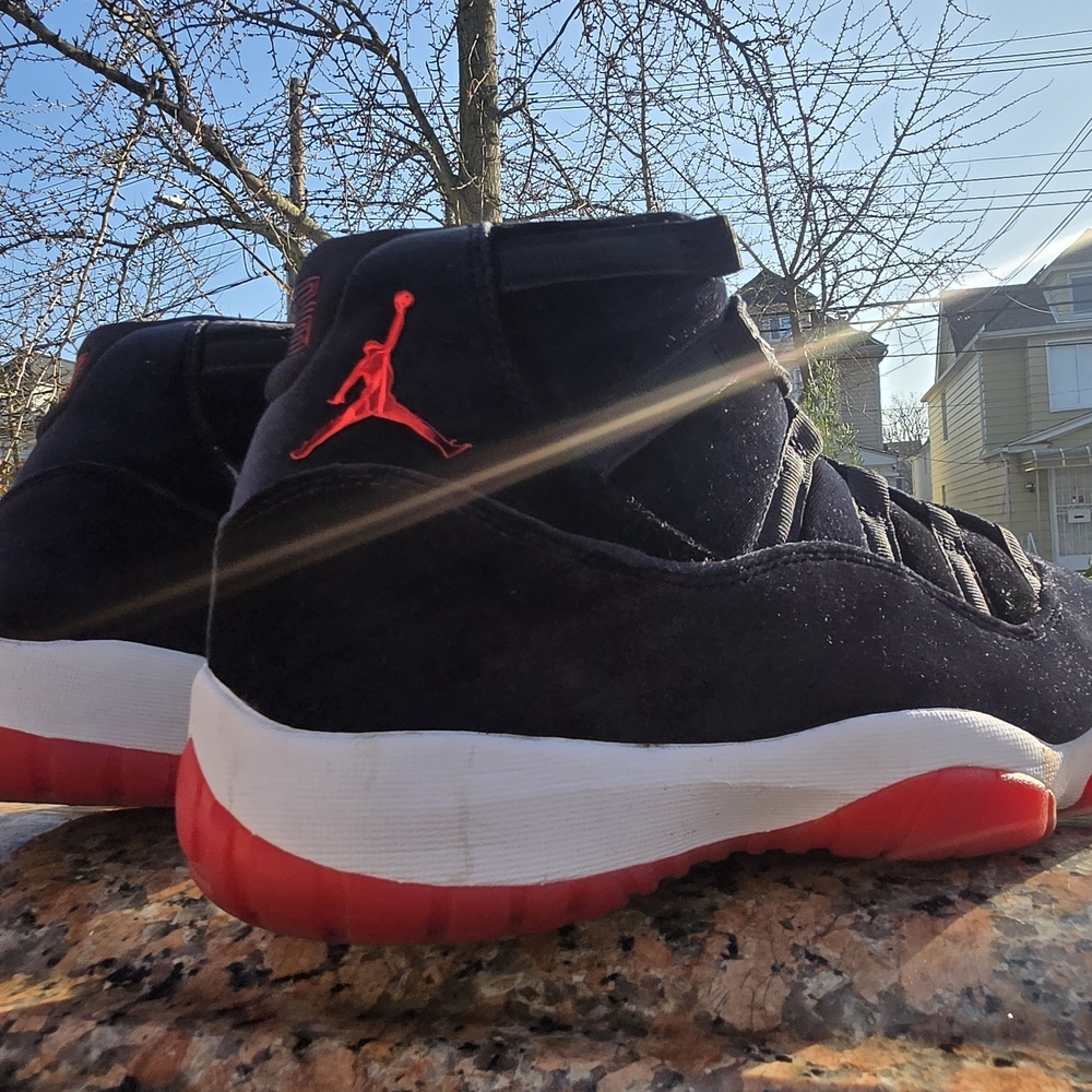 Women's Air Jordan 11 "Bred Velvet" *LIKE NEW* - Picture 5 of 7